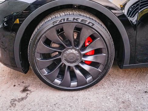 Used 2022 Tesla Model Y Performance image 6