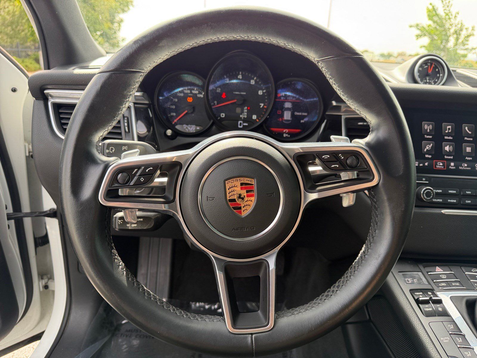 Used 2017 Porsche Macan AWD/4WD image 9
