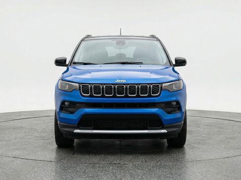 Used 2025 Jeep Compass Limited AWD/4WD image 2