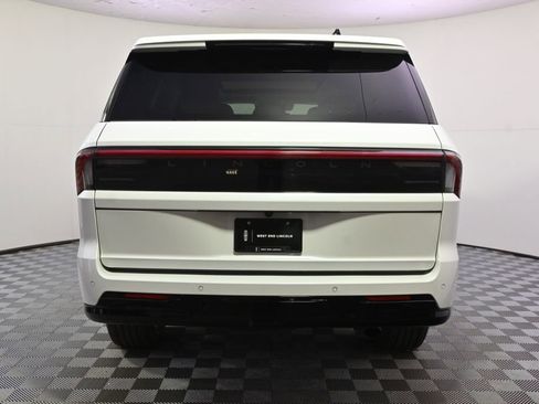 New 2026 Lincoln Navigator Reserve w/ Jet Appearance Package image 5
