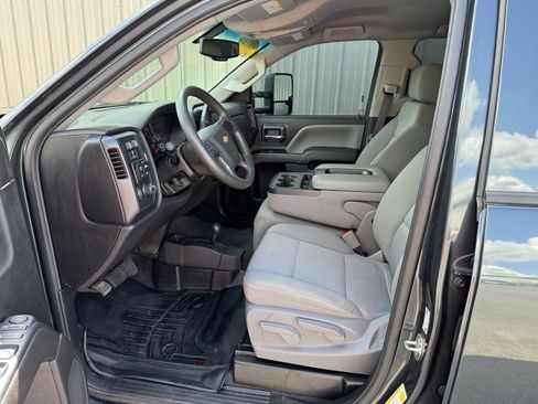 Used 2019 Chevrolet Silverado 2500 W/T AWD/4WD image 8