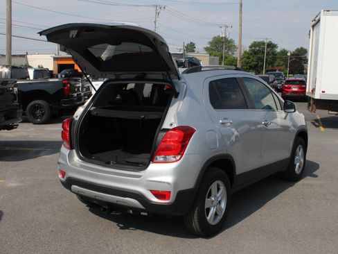Used 2019 Chevrolet Trax LT w/ LT Convenience Package AWD/4WD image 7