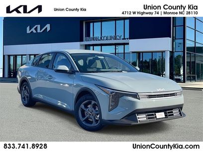 New 2025 Kia K4 LXS