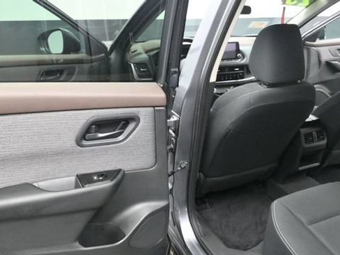 Used 2023 Nissan Rogue S AWD/4WD image 20