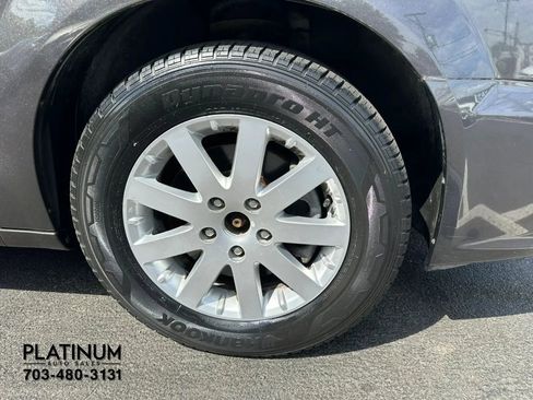 Used 2015 Chrysler Town & Country Touring FWD image 15