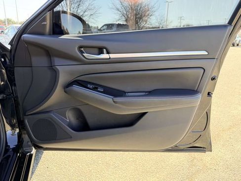 Used 2024 Nissan Altima 2.5 SR w/ SR Premium Package image 10