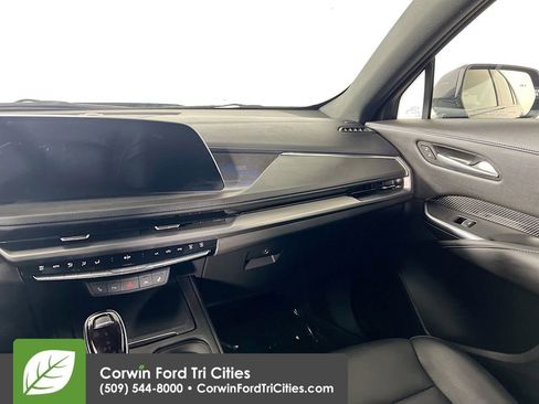 Used 2024 Cadillac XT4 Sport image 27