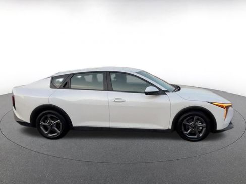 Used 2025 Kia K4 LXS image 16