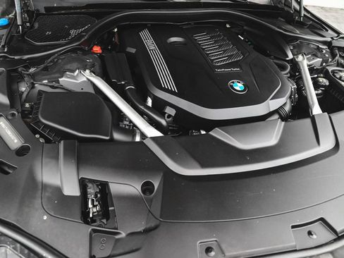 Used 2022 BMW 740i xDrive w/ M Sport Package AWD/4WD image 40