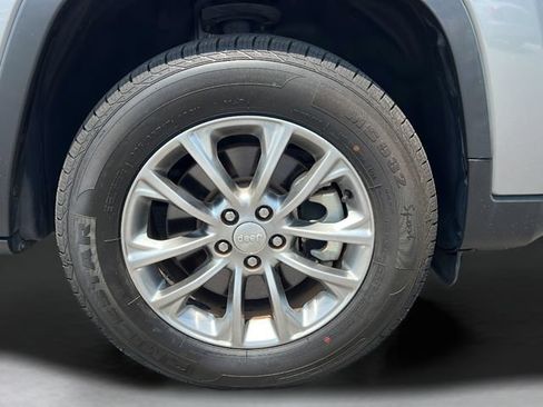 Used 2021 Jeep Cherokee Latitude Lux w/ Comfort/Convenience Group AWD/4WD image 26