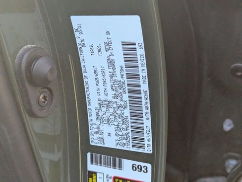 Used 2021 Toyota Tacoma TRD Sport w/ Technology Package image 11