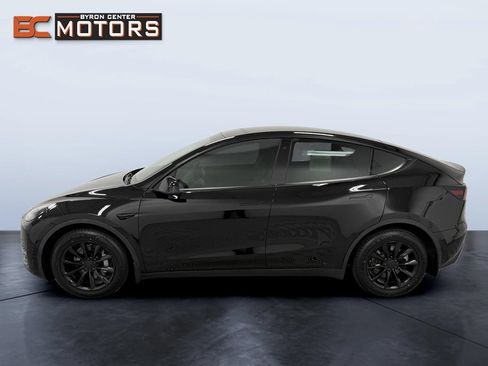 Used 2021 Tesla Model Y Long Range AWD/4WD image 3