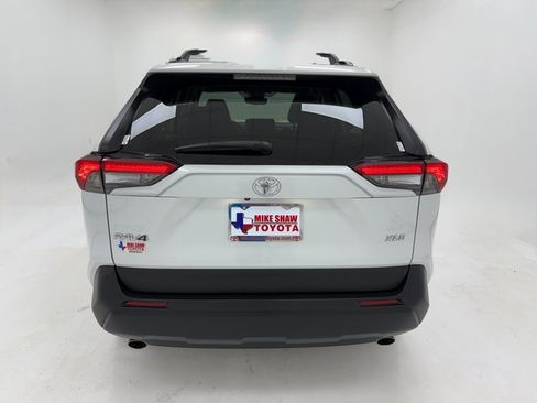 Used 2023 Toyota RAV4 XLE Premium image 39