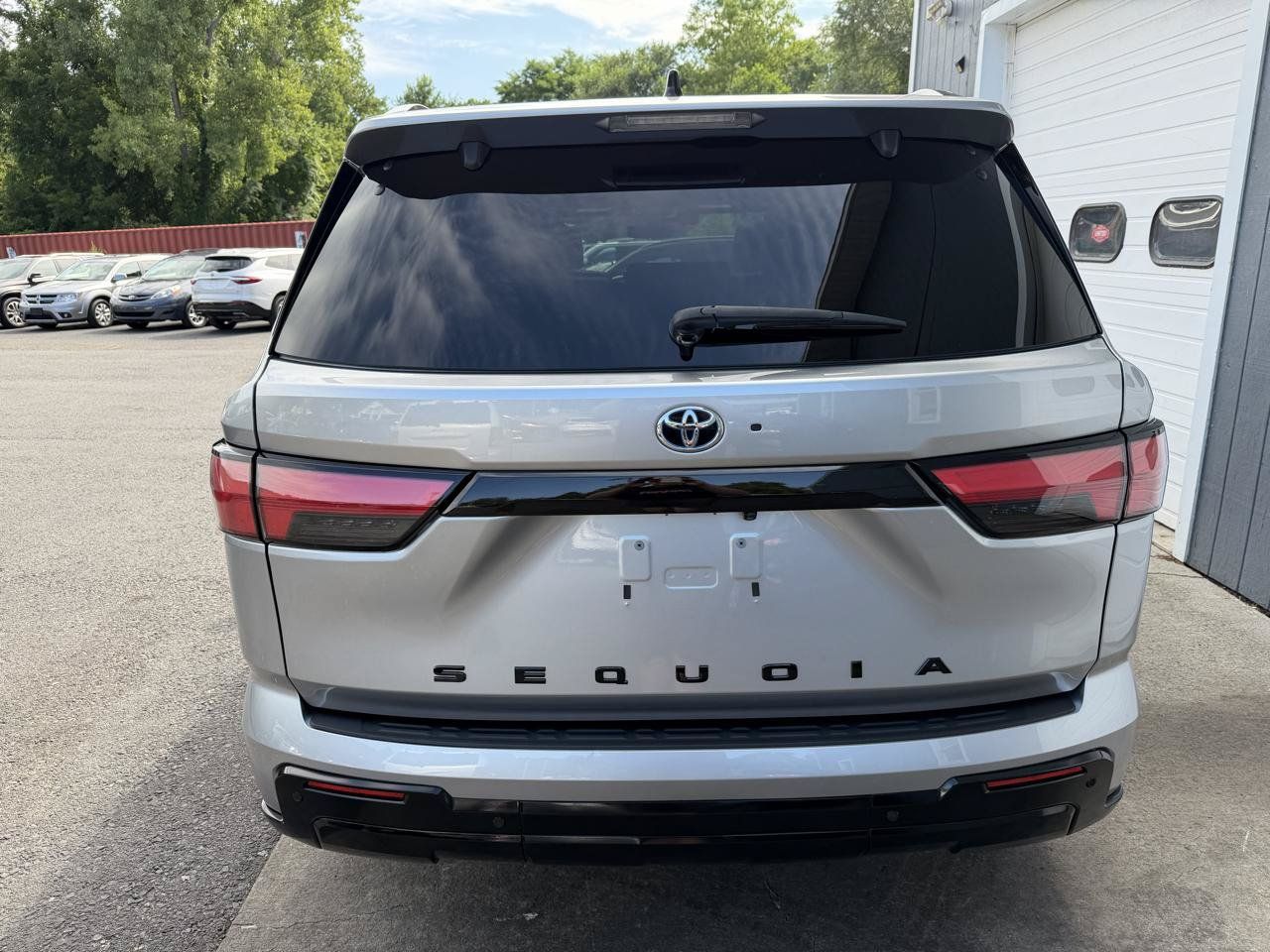 Used 2023 Toyota Sequoia Platinum AWD/4WD image 5