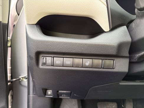 Used 2023 Toyota RAV4 XLE w/ XLE Grade Weather Package AWD/4WD image 17