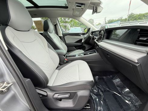 Used 2025 Volkswagen Tiguan SE w/ Panoramic Sunroof Package AWD/4WD image 25