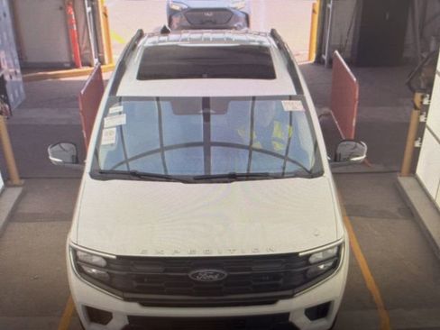 Used 2025 Ford Expedition Active image 33