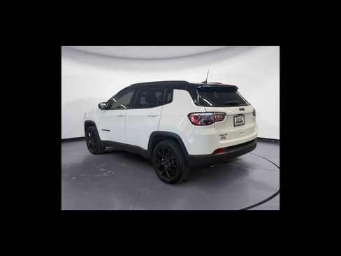 Used 2024 Jeep Compass Latitude w/ Convenience Group AWD/4WD image 4