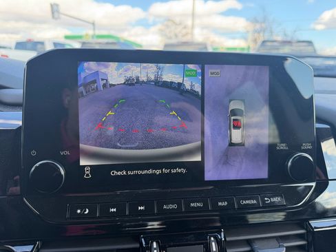 Used 2025 Nissan Pathfinder SL image 31