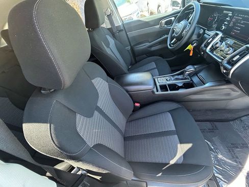 Used 2023 Kia Sorento LX image 26
