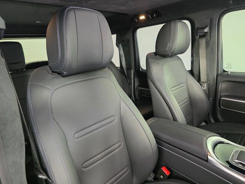 Certified 2025 Mercedes-Benz G 580 w/ Manufactur Interior Package image 28