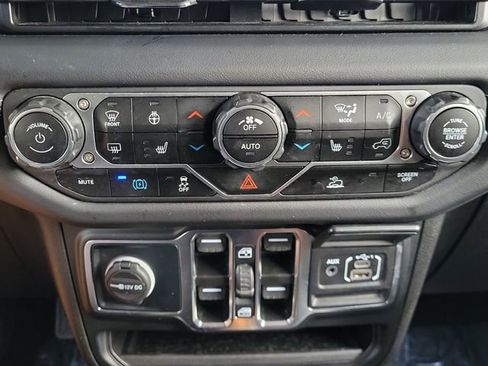 Used 2024 Jeep Wrangler Unlimited Sahara image 9