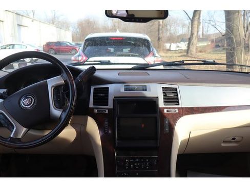 Used 2007 Cadillac Escalade AWD w/ Information Package image 11