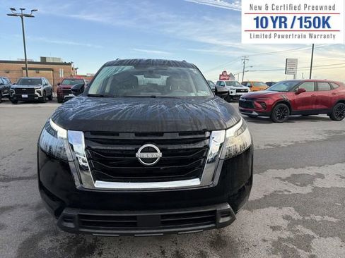 Used 2025 Nissan Pathfinder SV image 2