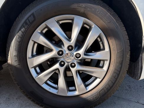 Used 2015 INFINITI QX60 AWD w/ Premium Package image 23