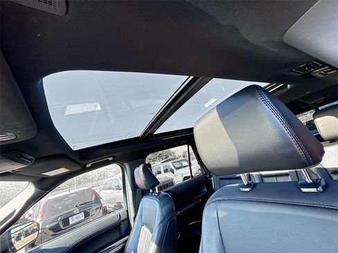 Used 2021 Ford Expedition XLT image 24