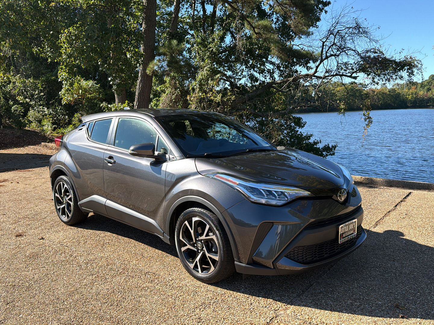 Used 2020 Toyota C-HR XLE FWD image 1