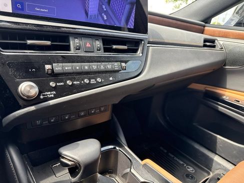 Used 2024 Lexus ES 300h w/ Accessory Package (Z1) FWD image 29