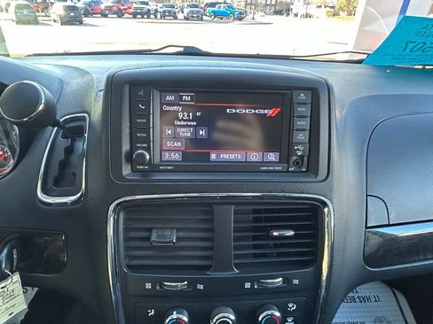 Used 2018 Dodge Grand Caravan SE FWD image 17
