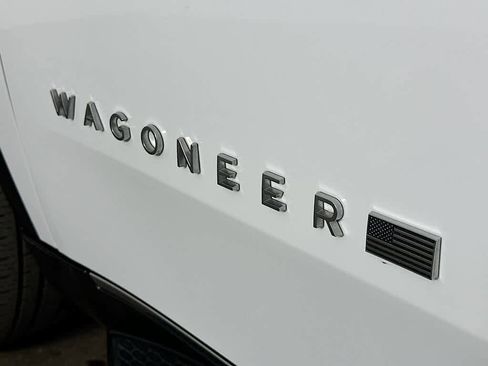 Used 2023 Jeep Wagoneer Series III w/ Preferred Equipment Group image 7