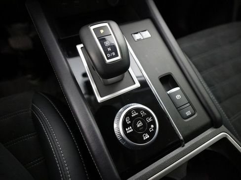 Used 2025 Mitsubishi Outlander SE AWD/4WD image 23