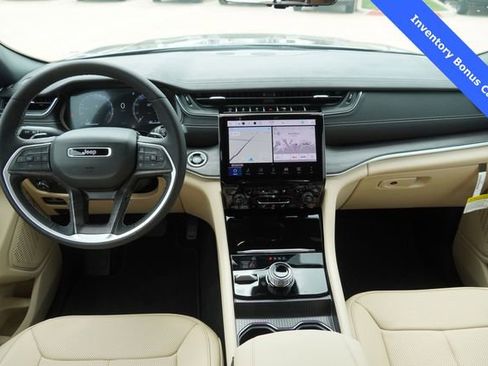 New 2025 Jeep Grand Cherokee L Limited w/ Luxury Tech Group II AWD/4WD image 14
