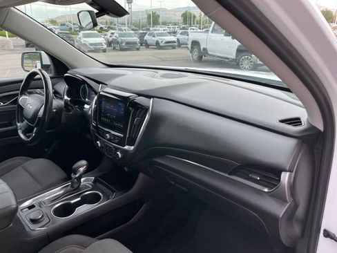 Used 2021 Chevrolet Traverse LT AWD/4WD image 18