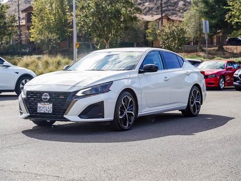 Used 2023 Nissan Altima 2.5 SR w/ SR Premium Package image 4