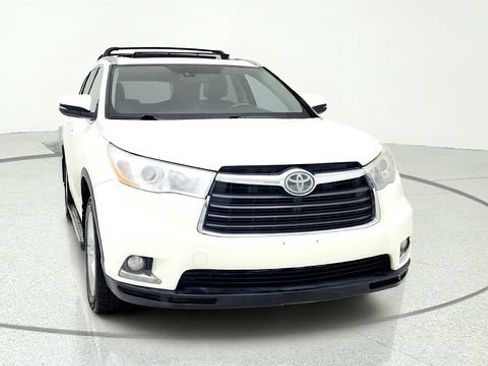 Used 2015 Toyota Highlander Limited Platinum FWD image 2