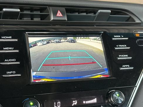 Used 2018 Toyota Camry SE FWD image 19