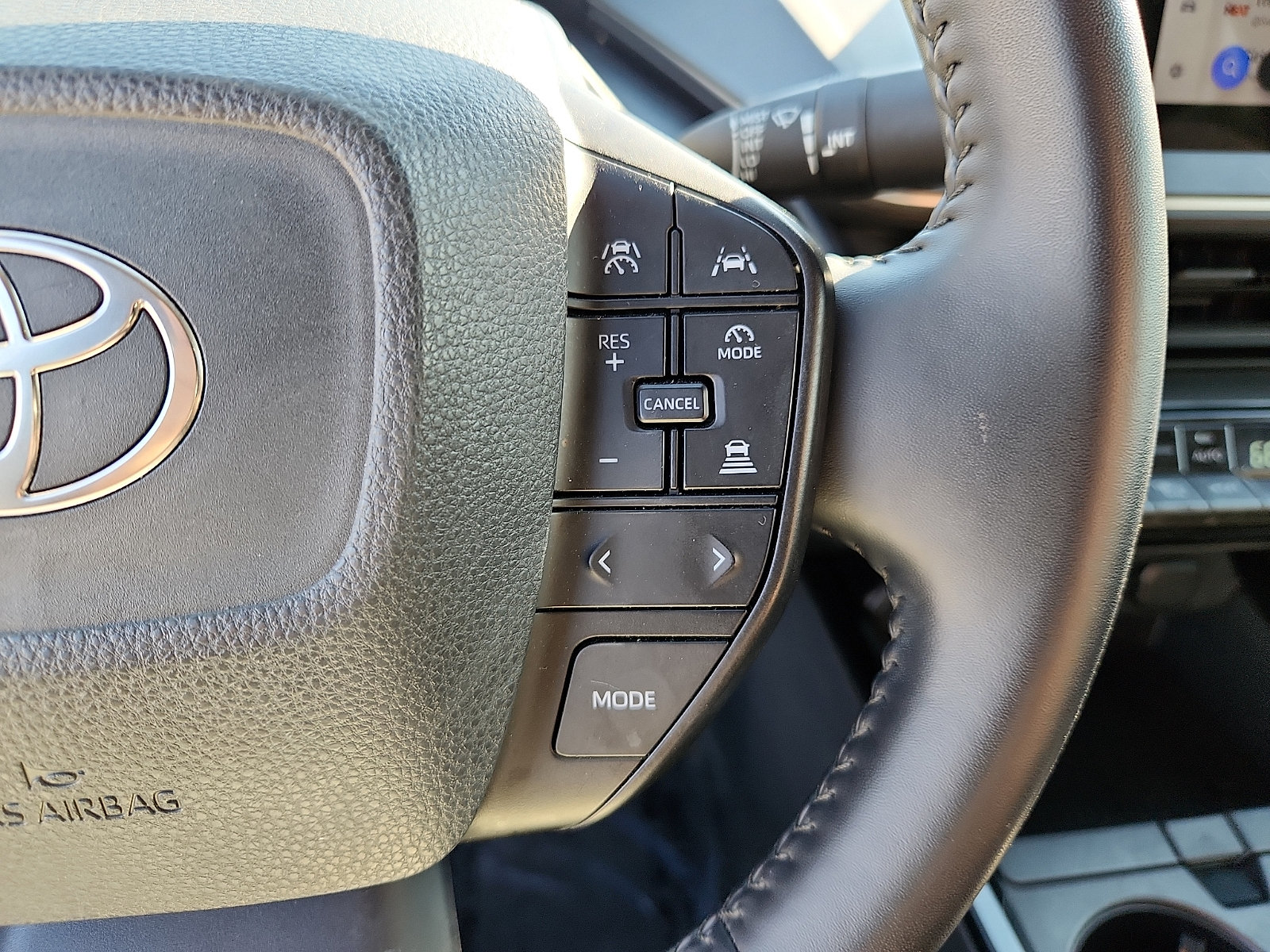 Used 2024 Toyota Prius LE FWD image 21