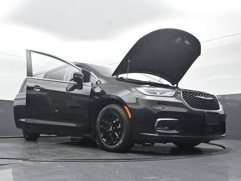 Used 2022 Chrysler Pacifica Touring-L FWD image 59
