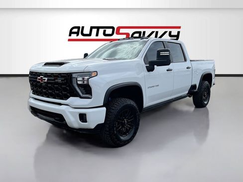 Used 2024 Chevrolet Silverado 2500 ZR2 w/ Technology Package AWD/4WD image 3