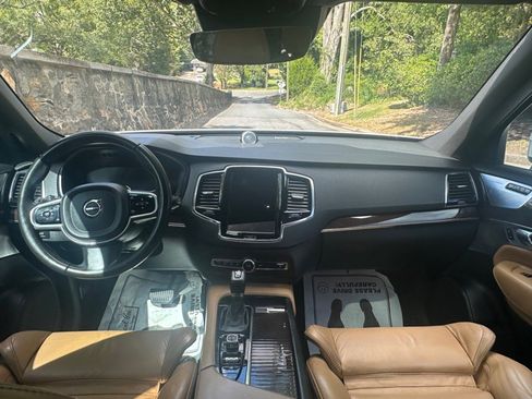 Used 2017 Volvo XC90 T6 Momentum w/ Vision Package image 24