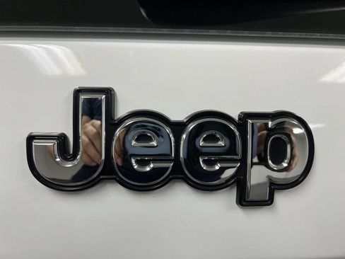 Used 2017 Jeep Cherokee Sport AWD/4WD image 27