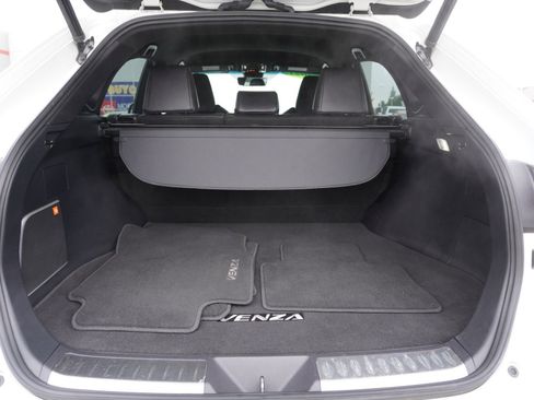 Used 2021 Toyota Venza XLE w/ Carpet Mat Package (TMS) image 12