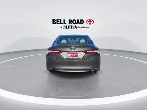 Used 2018 Toyota Camry XLE image 7