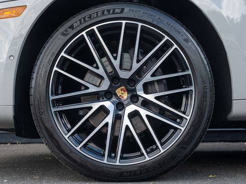 Certified 2023 Porsche Macan Turbo AWD/4WD image 11