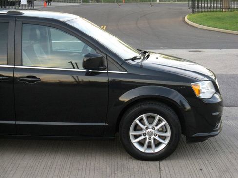 Used 2018 Dodge Grand Caravan SXT FWD image 10