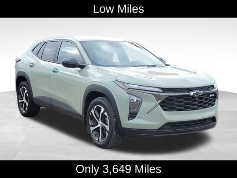 Used 2024 Chevrolet Trax RS image 2